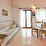 Apartman Ella *