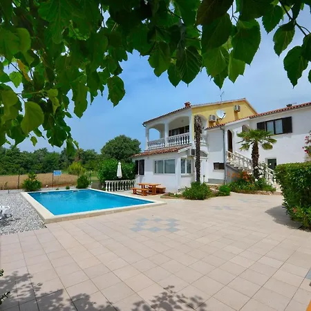 Апартаменты Ella *